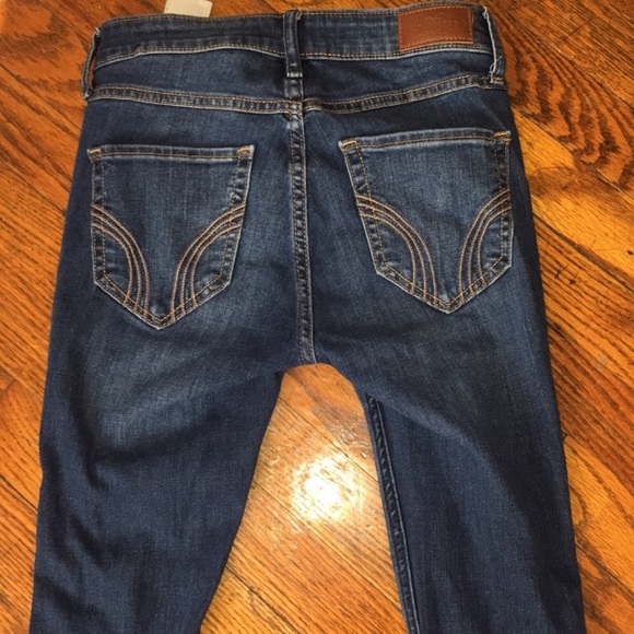 3 pairs of Hollister Jeans - Picture 4 of 5